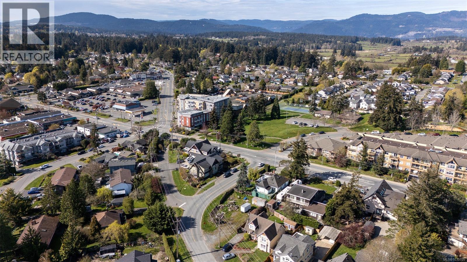 7909 EAST SAANICH RD - 4