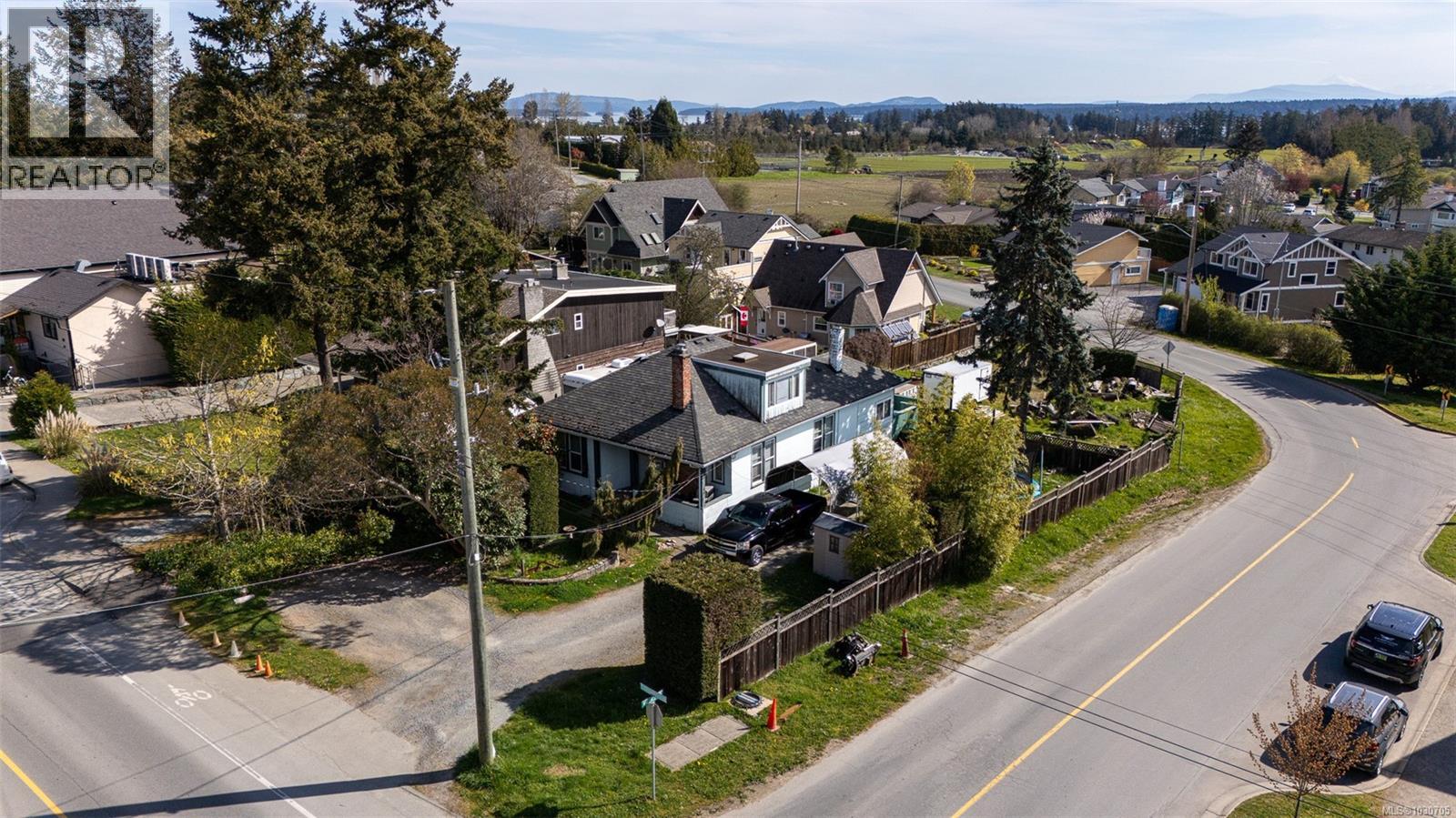 7909 EAST SAANICH RD - 7