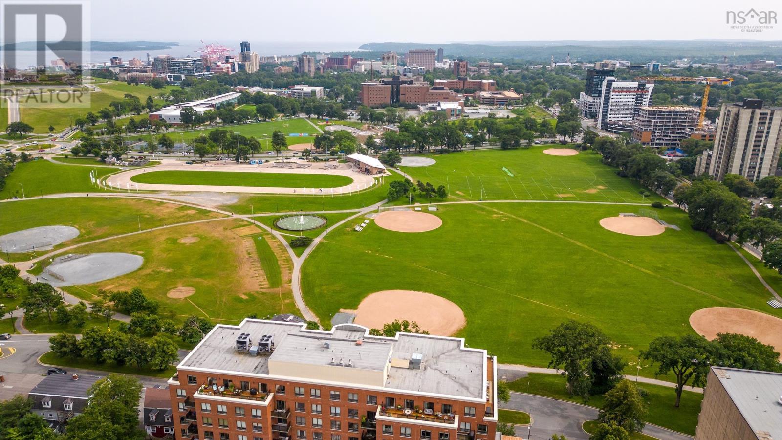 Property 45 of 50 of 201 5839 Cunard Street