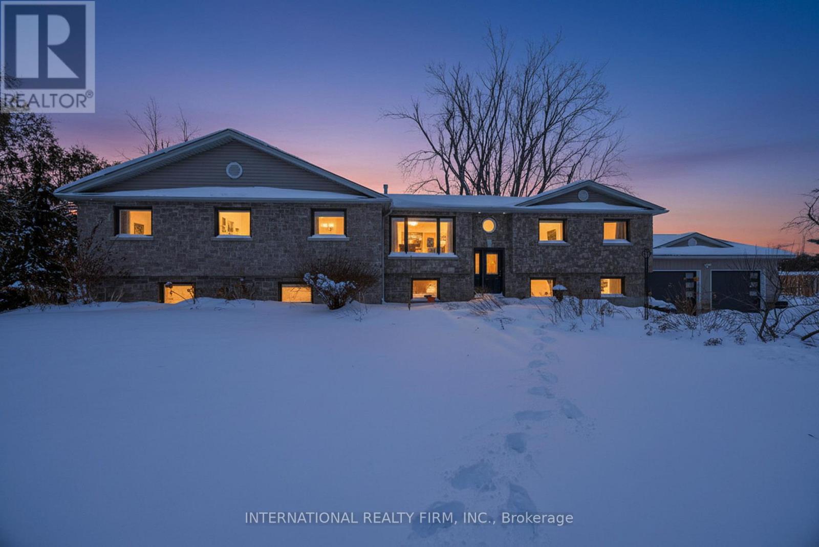 1563 15 16 SIDE ROAD E - 5