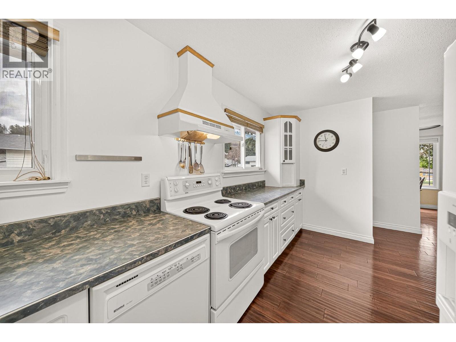 451 WHITE BIRCH CRESCENT - 12