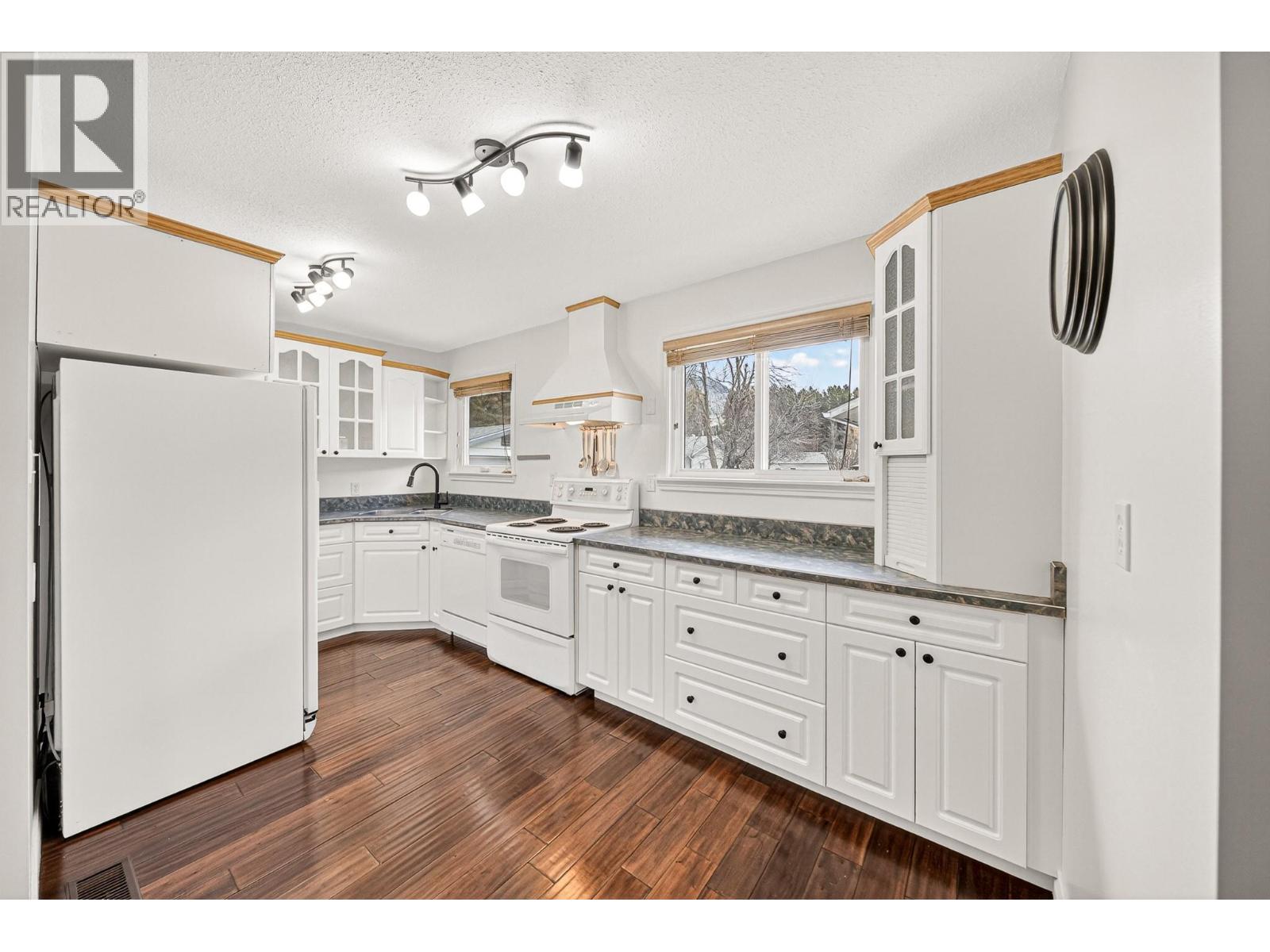 451 WHITE BIRCH CRESCENT - 13