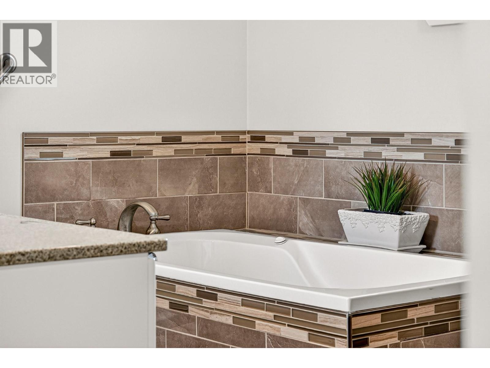 451 WHITE BIRCH CRESCENT - 23