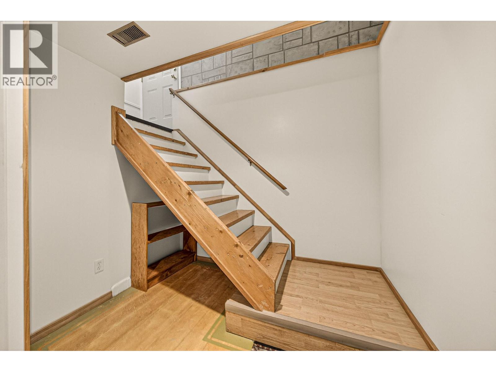 451 WHITE BIRCH CRESCENT - 25