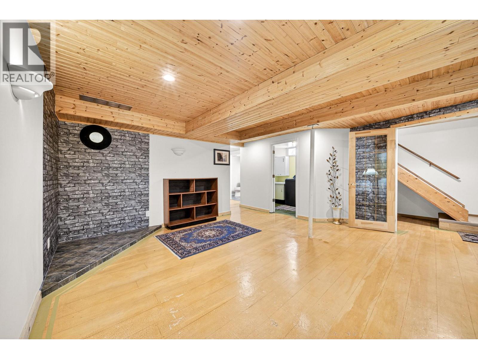 451 WHITE BIRCH CRESCENT - 29