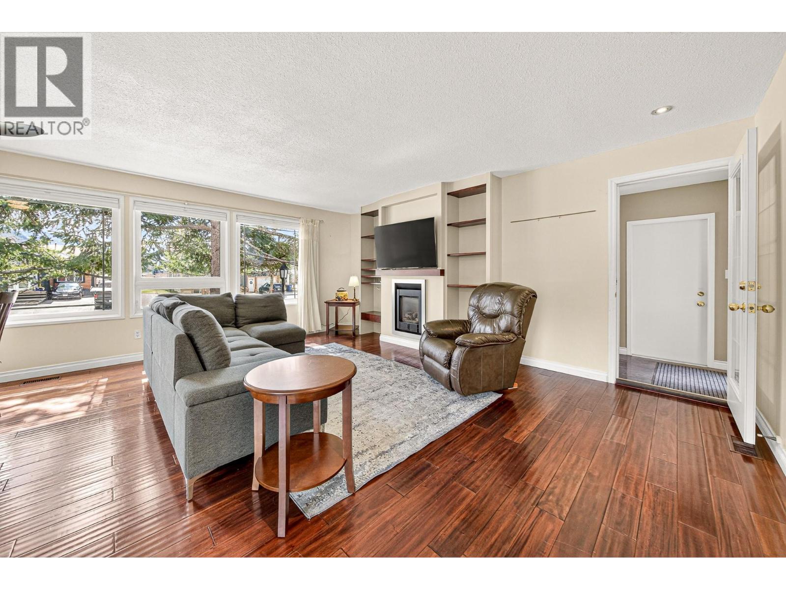 451 WHITE BIRCH CRESCENT - Image 3