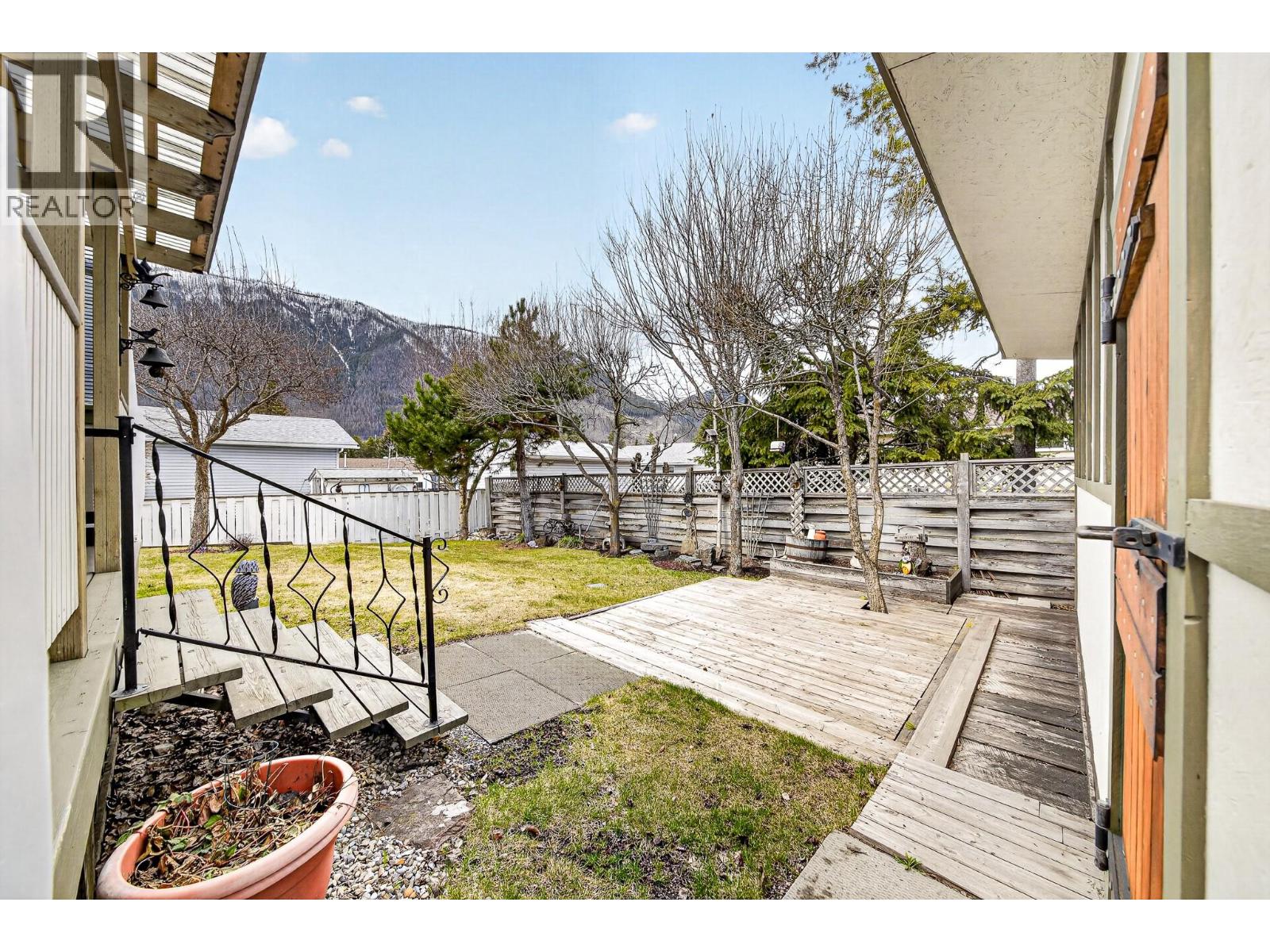 451 WHITE BIRCH CRESCENT - 45