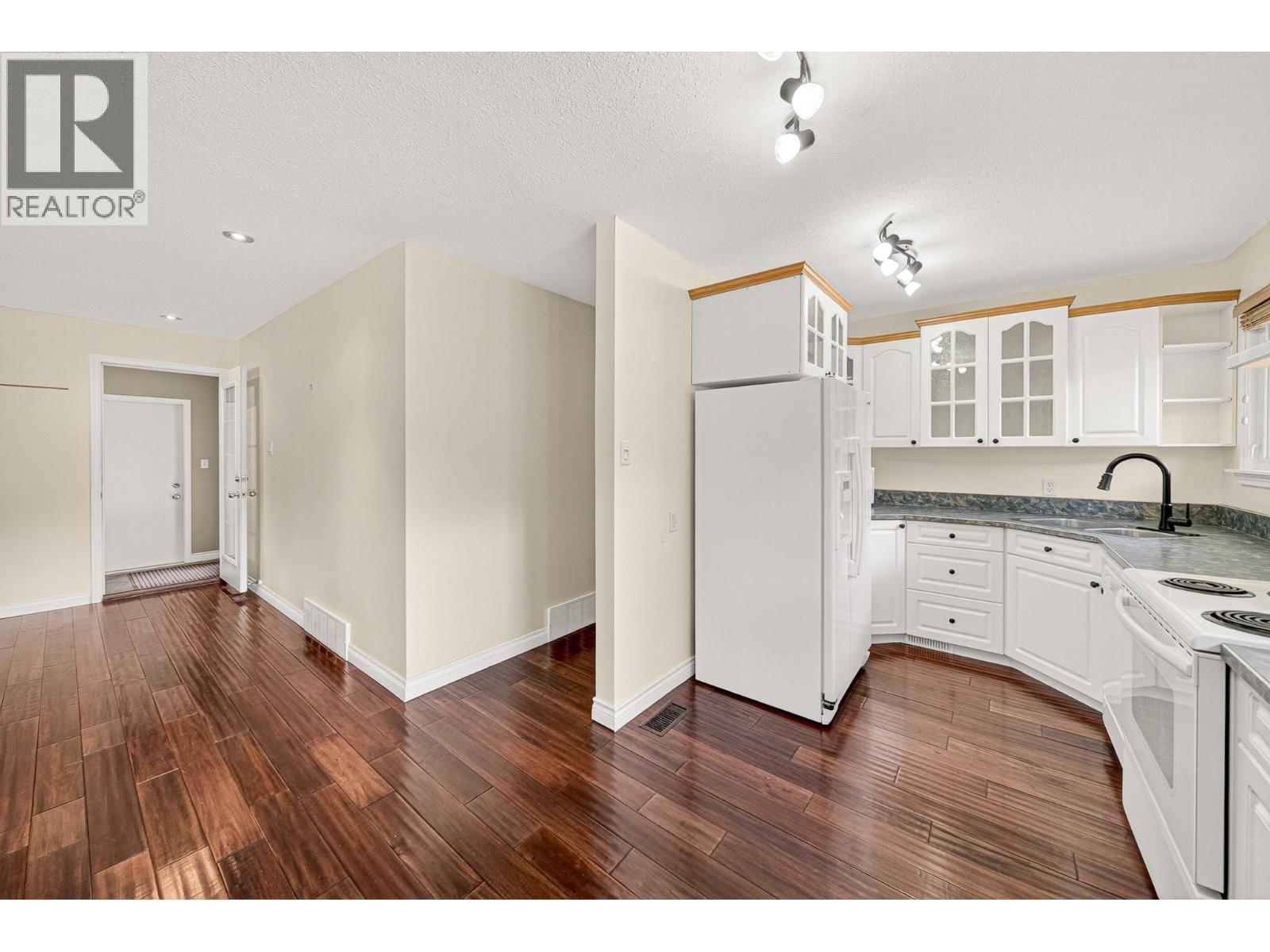 451 WHITE BIRCH CRESCENT - 6