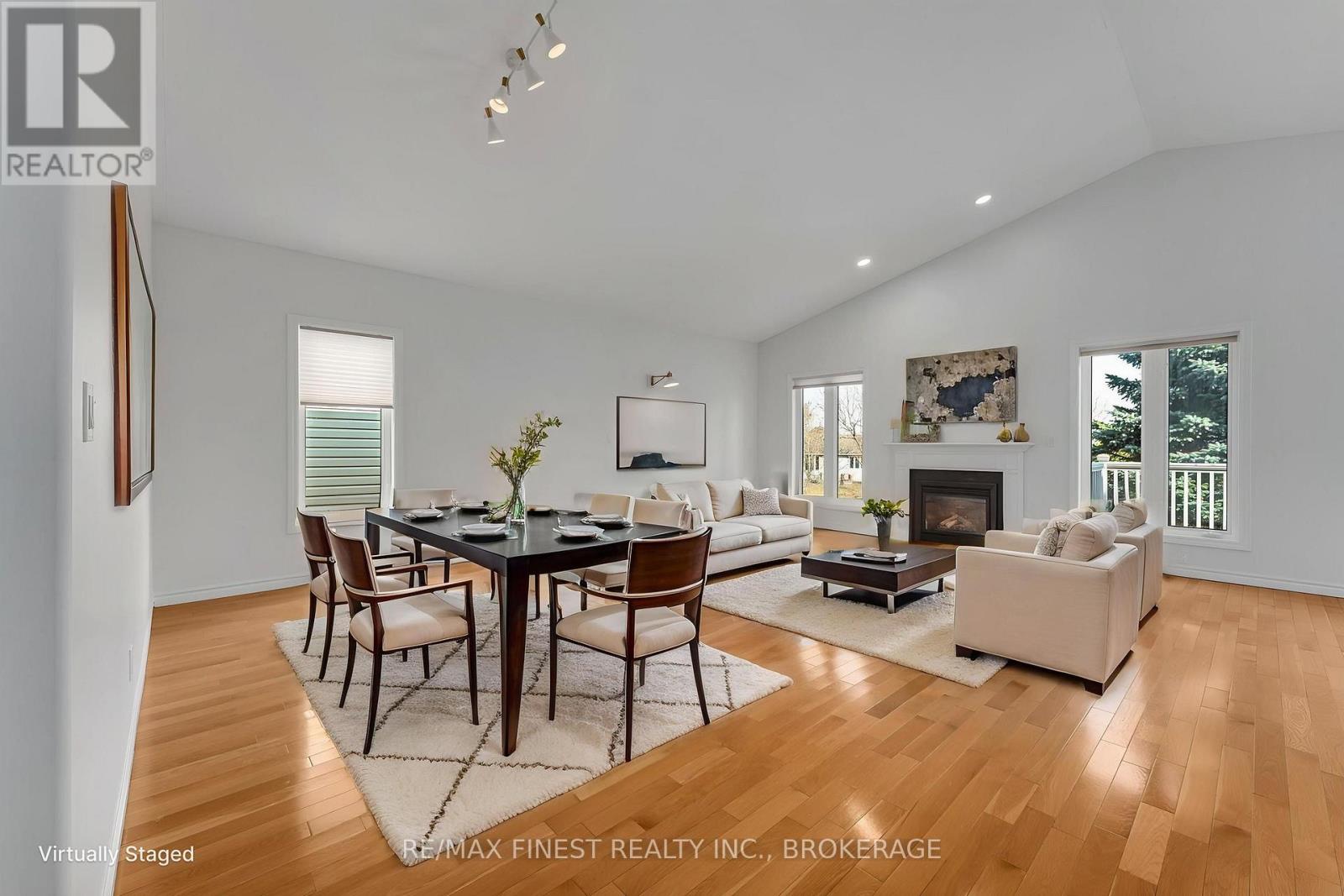 34 SCHOONER DRIVE - 18