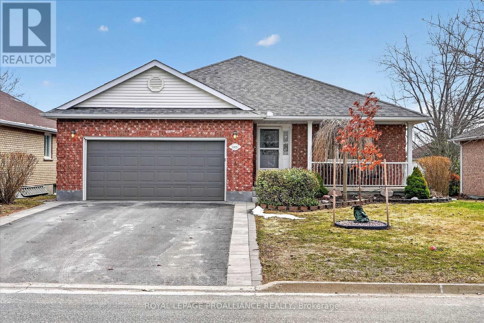 1426 GLENFOREST CRESCENT