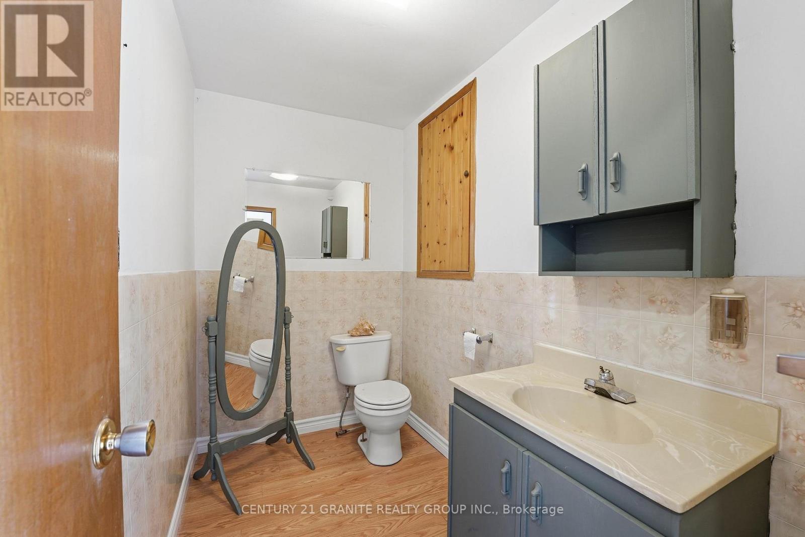 301 HYBLA ROAD - 20