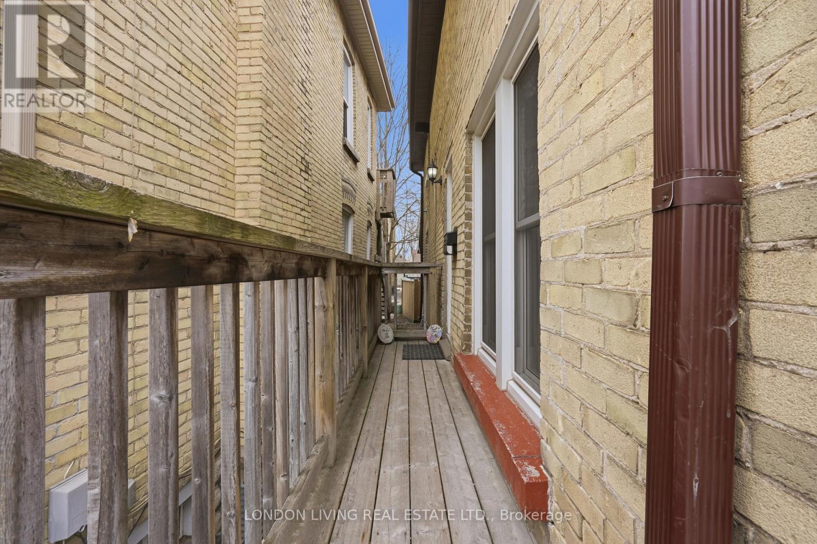 6 VICTOR STREET - 6