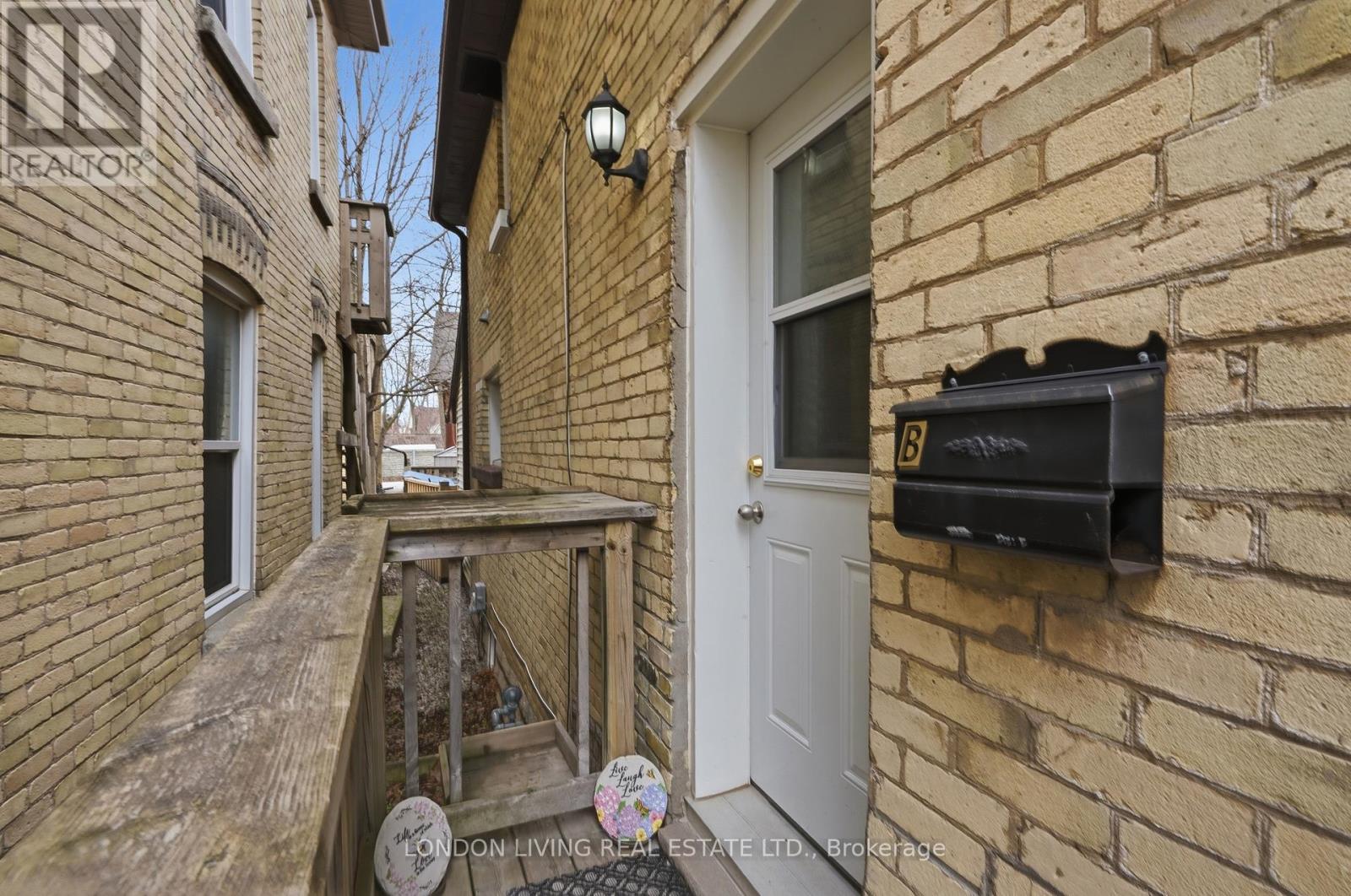 6 VICTOR STREET - 7