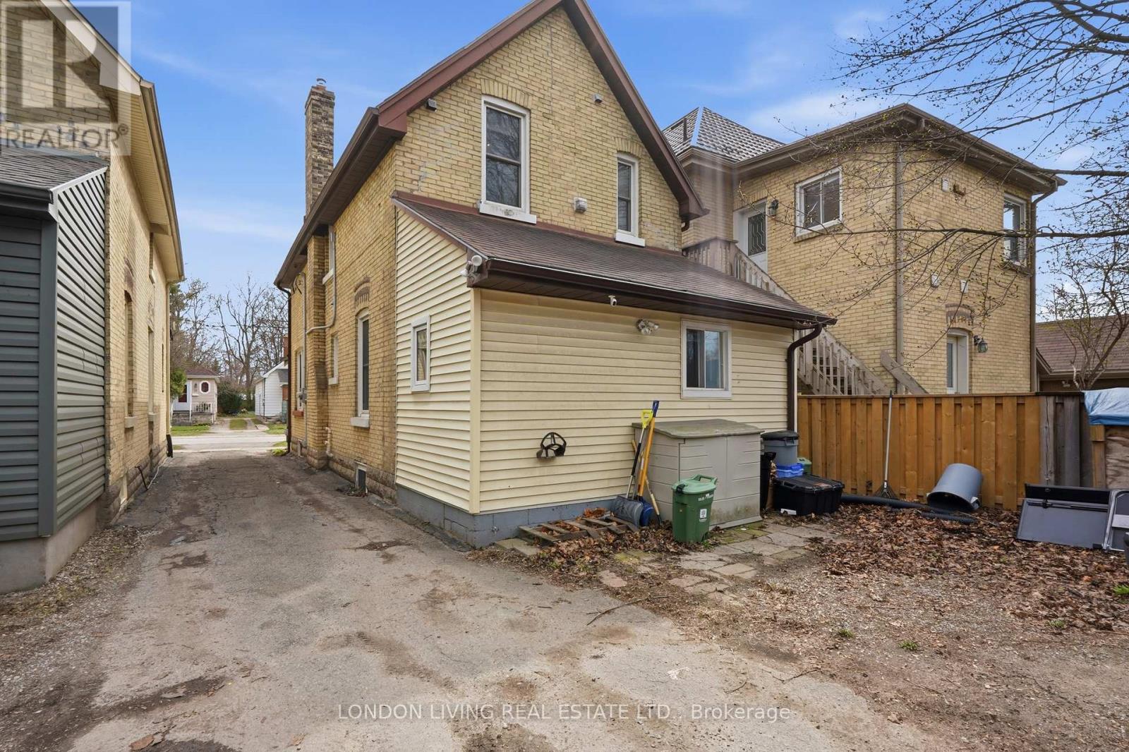 6 VICTOR STREET - 8