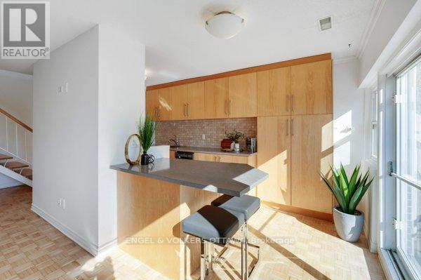 #216 12 CORKSTOWN ROAD - 14