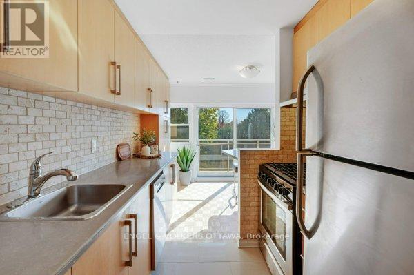 #216 12 CORKSTOWN ROAD - 19