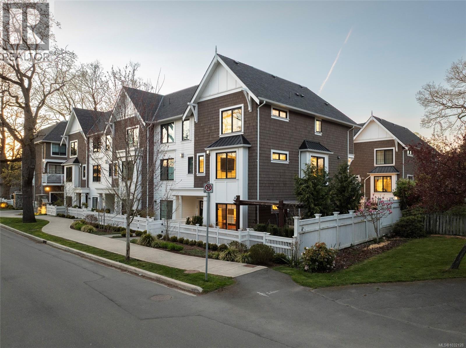 #11 1810 KINGS RD - Image 2