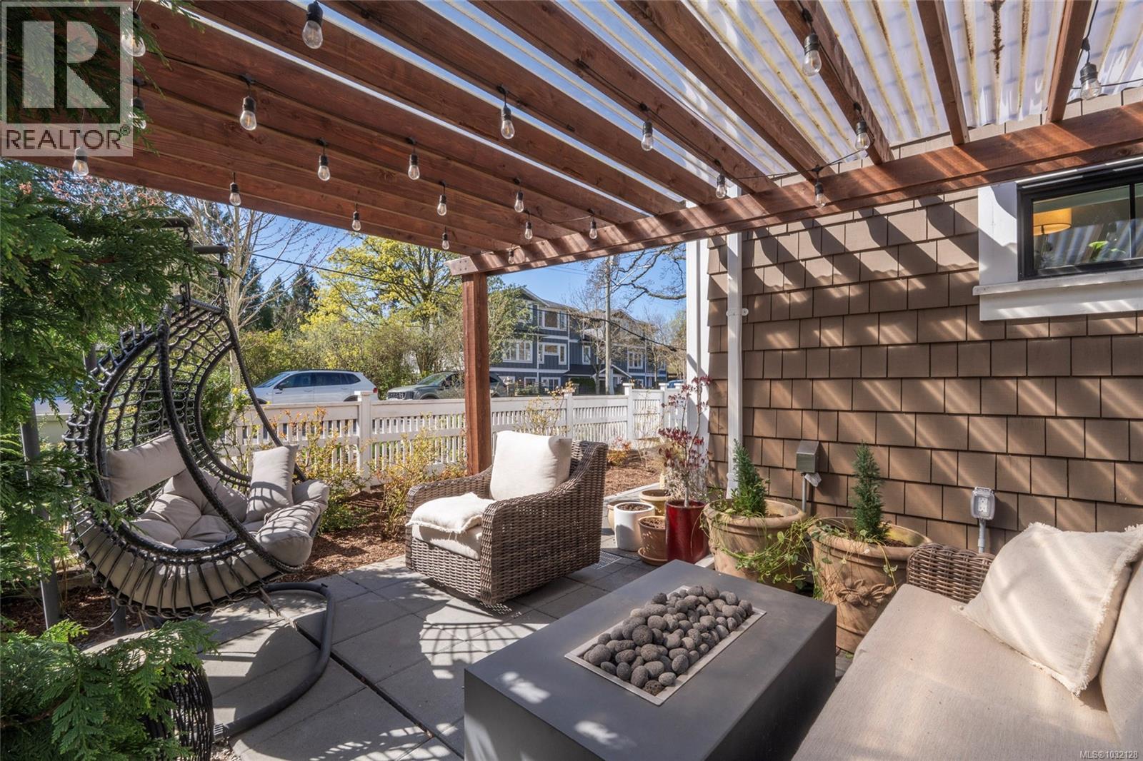 #11 1810 KINGS RD - 38