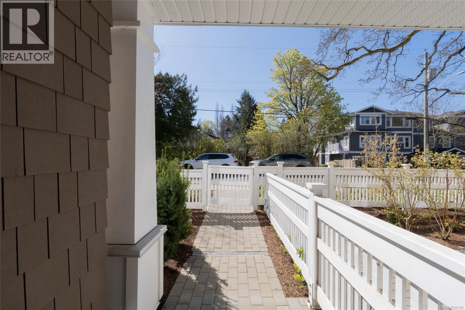 #11 1810 KINGS RD - 42