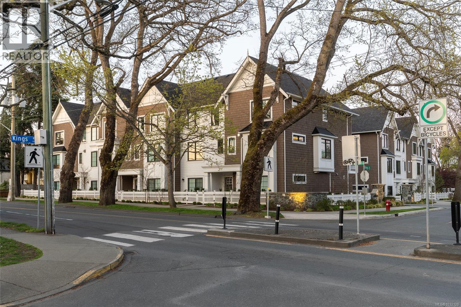 #11 1810 KINGS RD - 53