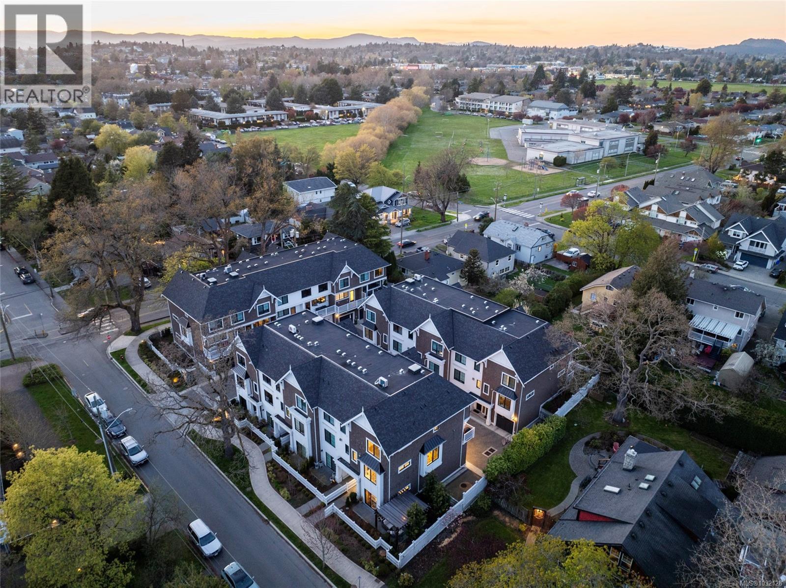 #11 1810 KINGS RD - 56