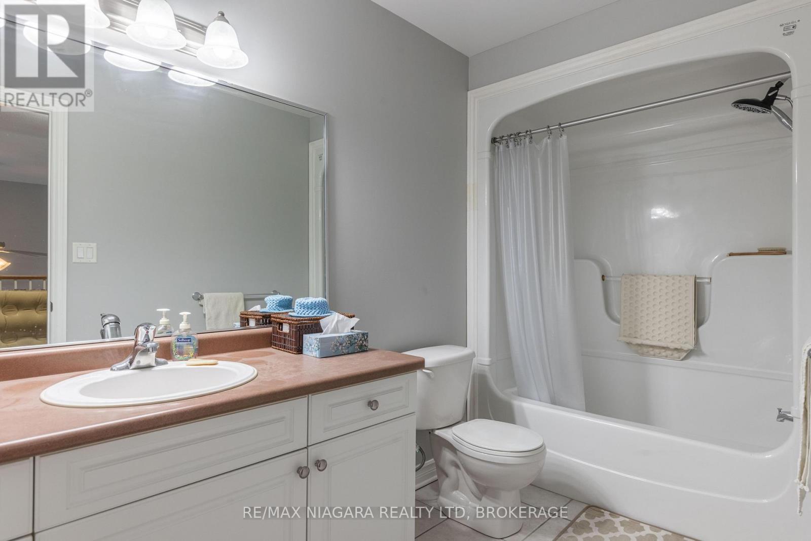 #16 8142 COSTABILE DRIVE - 17