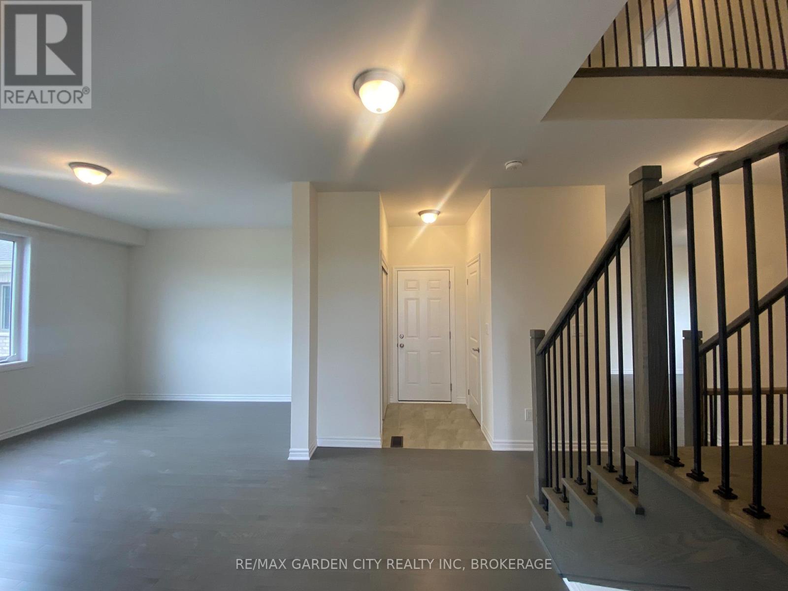 74 ORIOLE CRESCENT - 10