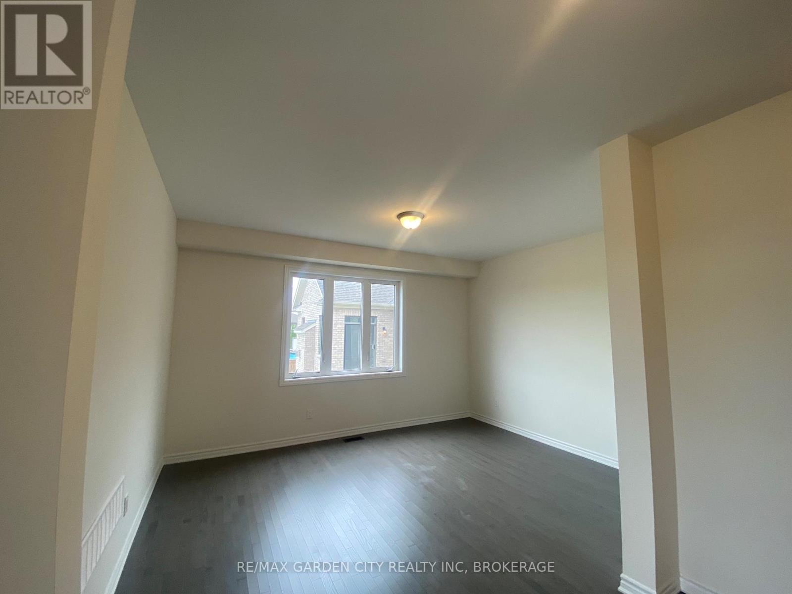 74 ORIOLE CRESCENT - 11