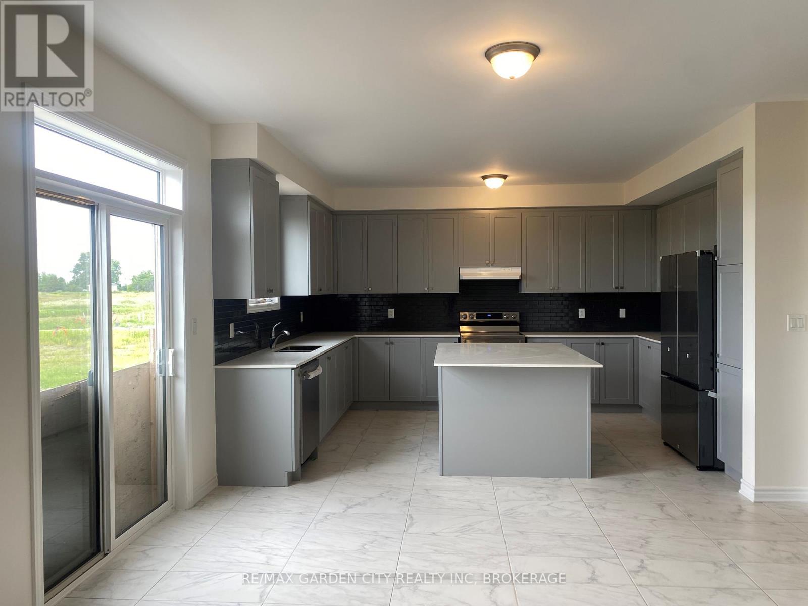 74 ORIOLE CRESCENT - 12