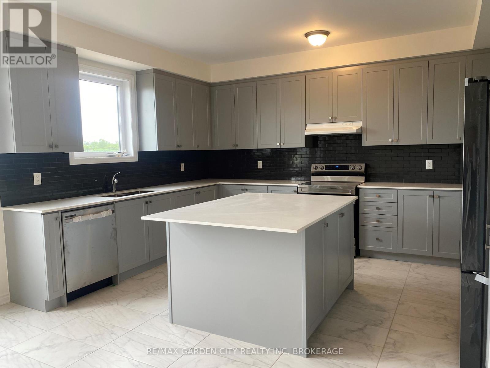 74 ORIOLE CRESCENT - 13