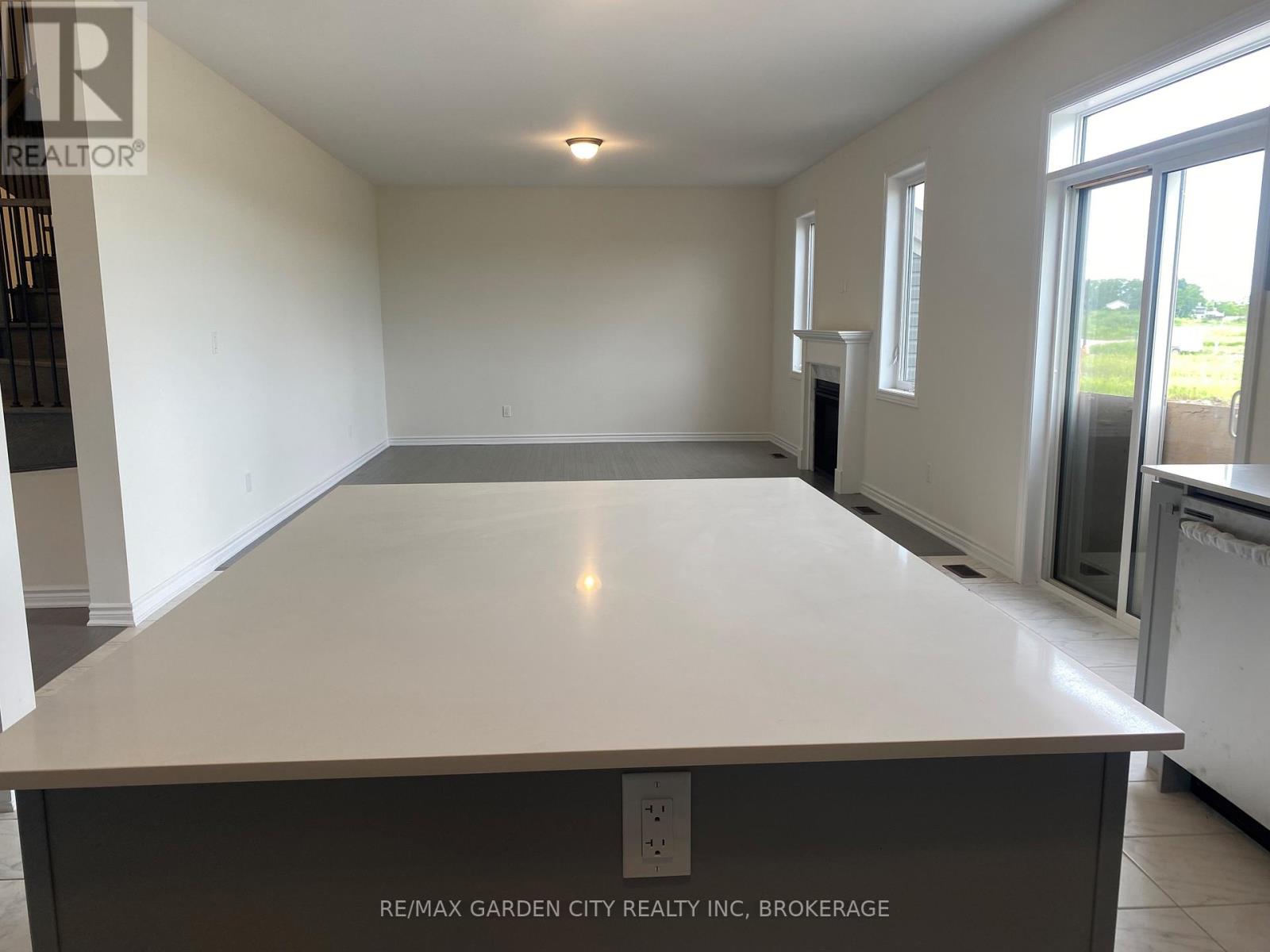 74 ORIOLE CRESCENT - 15