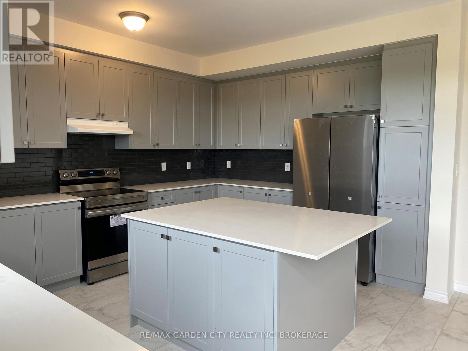 74 ORIOLE CRESCENT - 16