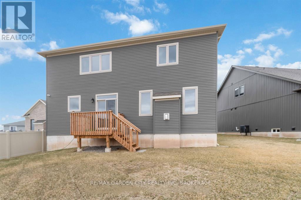 74 ORIOLE CRESCENT - 2