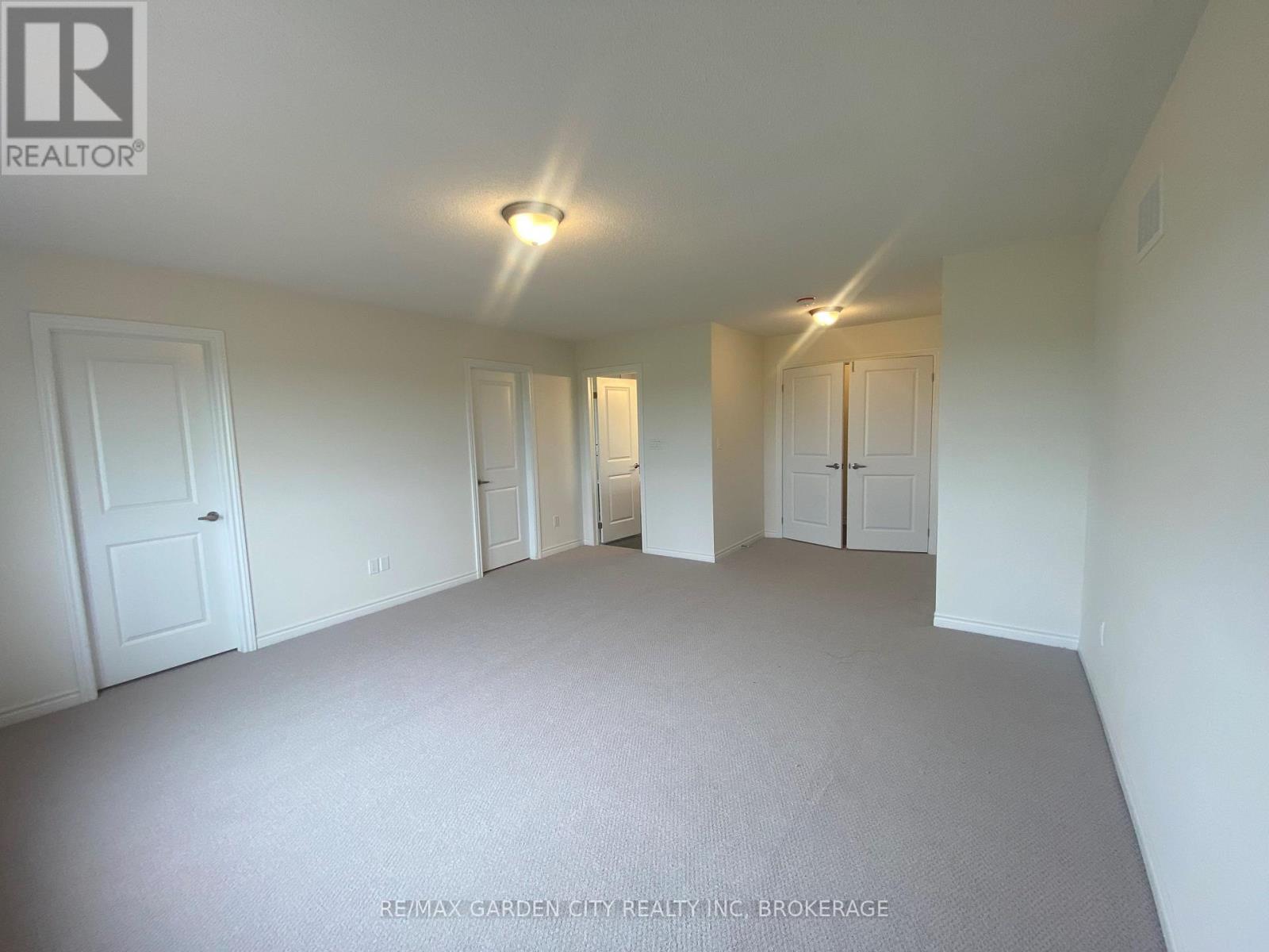 74 ORIOLE CRESCENT - 24