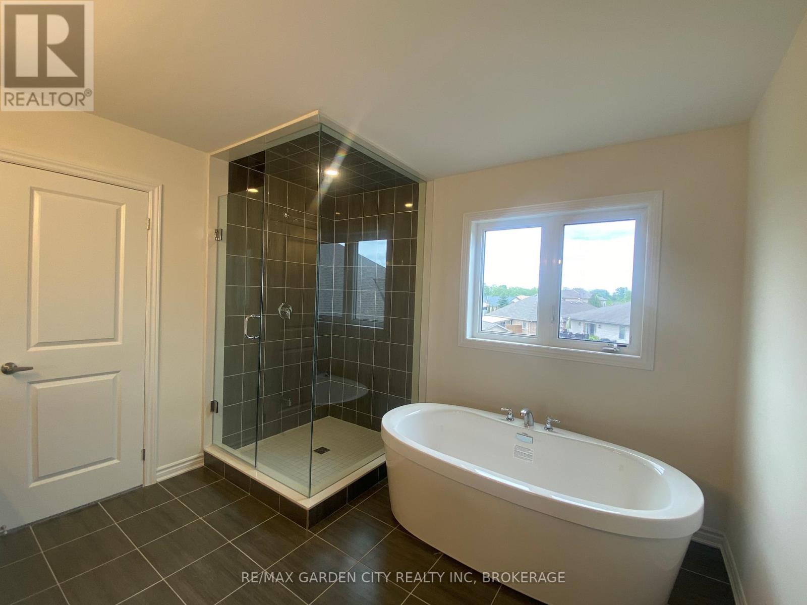 74 ORIOLE CRESCENT - 26