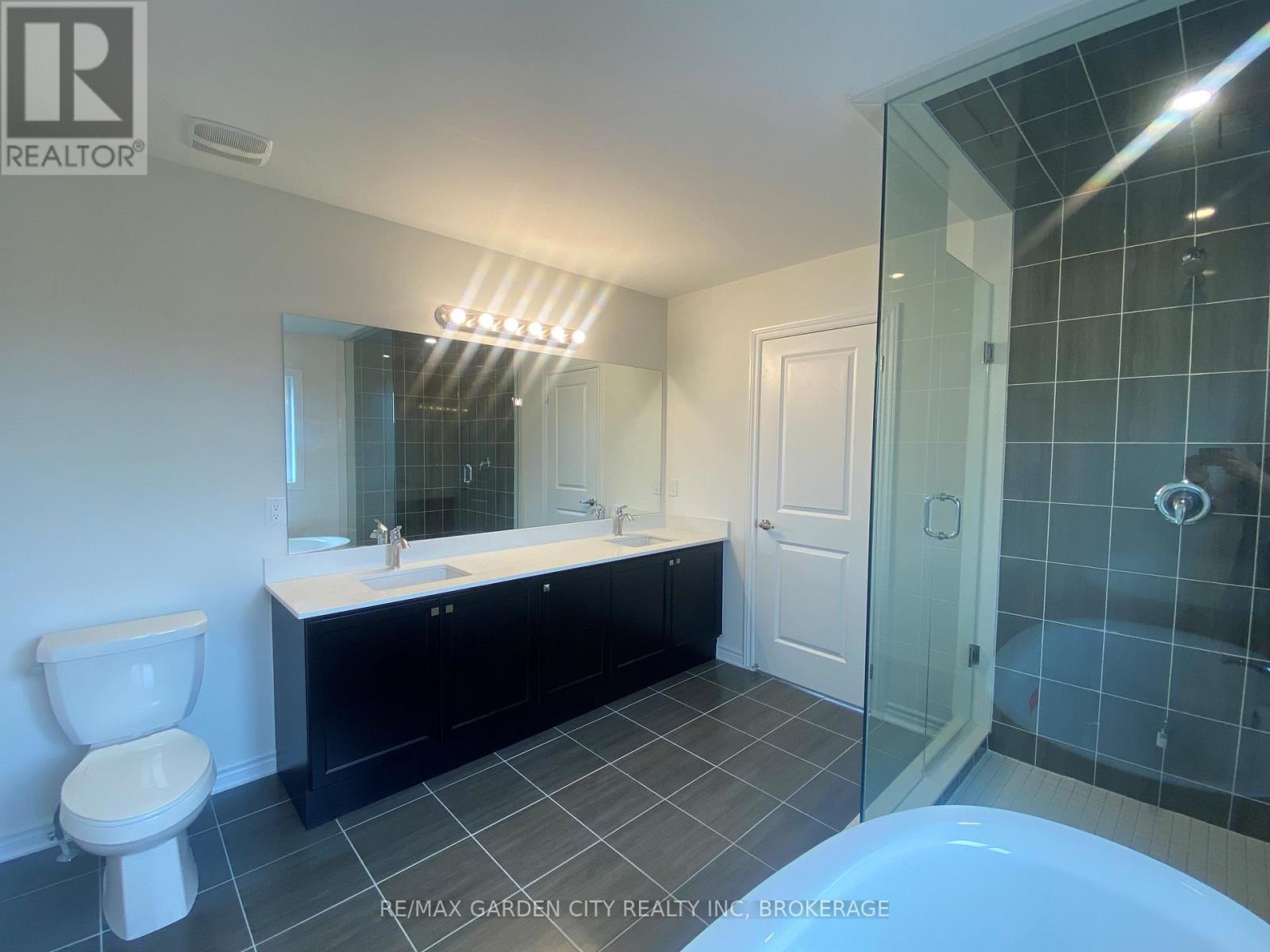 74 ORIOLE CRESCENT - 27