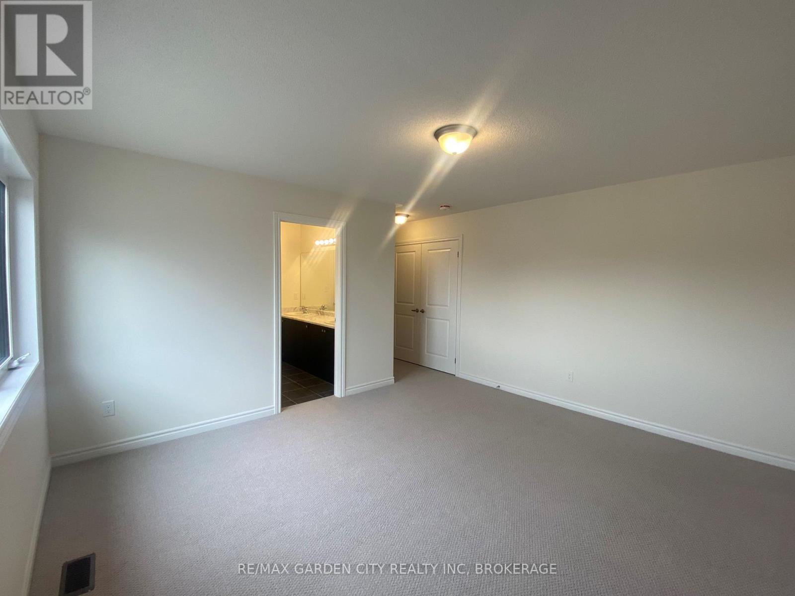 74 ORIOLE CRESCENT - 28