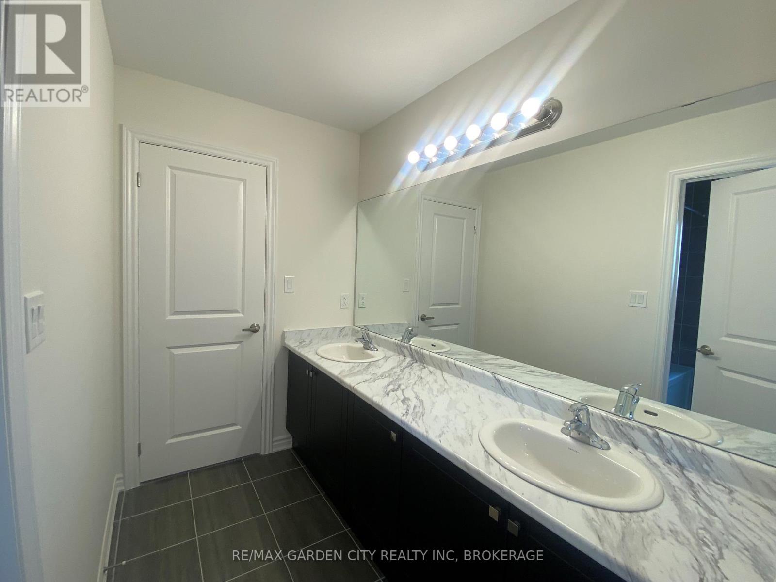 74 ORIOLE CRESCENT - 29
