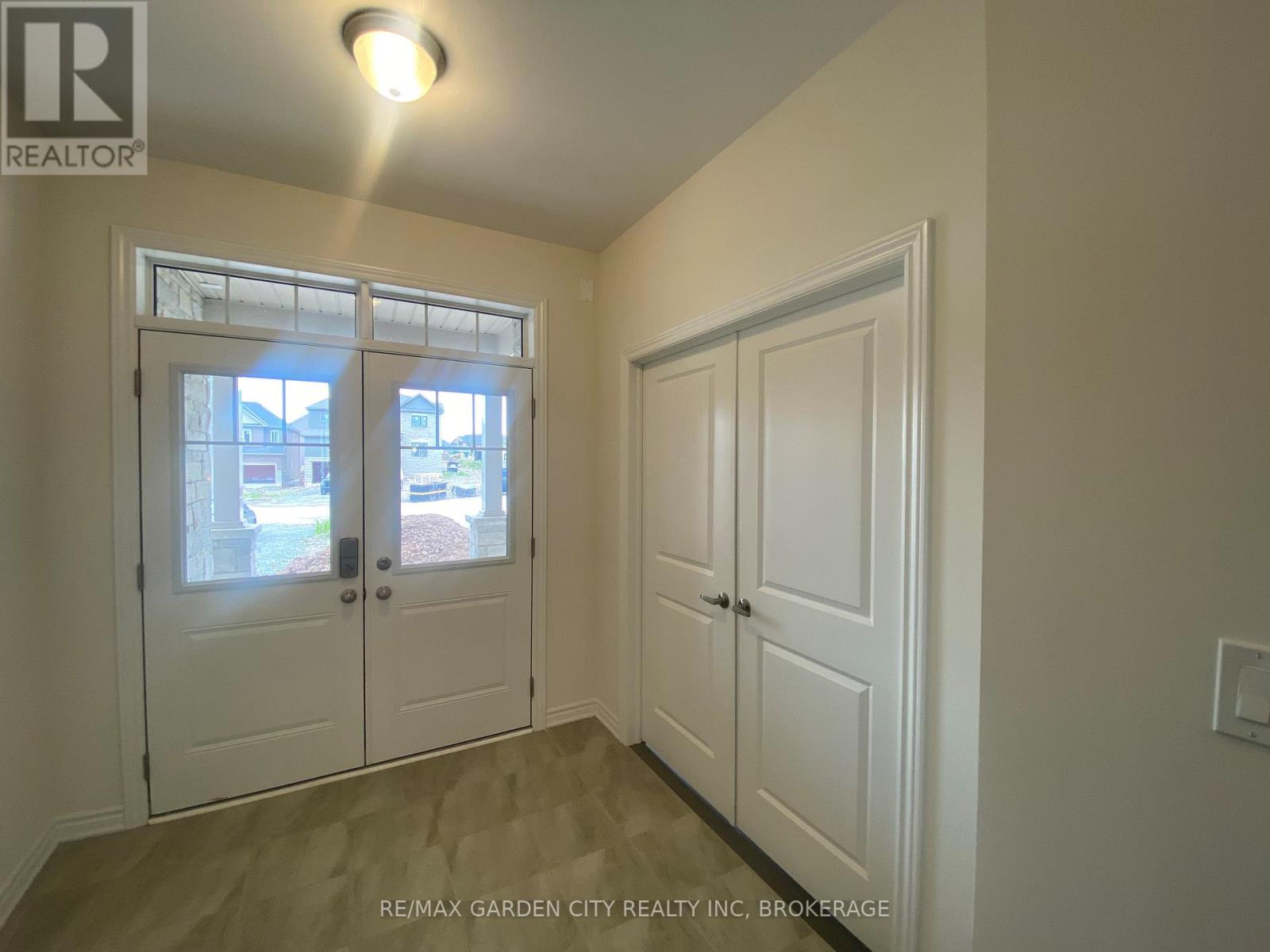 74 ORIOLE CRESCENT - 3