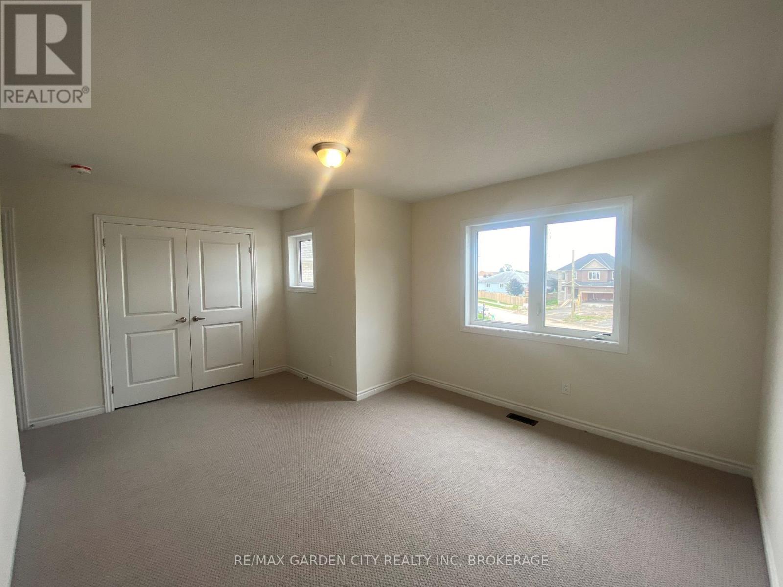 74 ORIOLE CRESCENT - 31