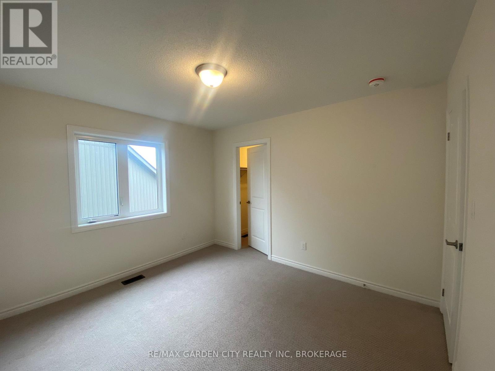 74 ORIOLE CRESCENT - 32