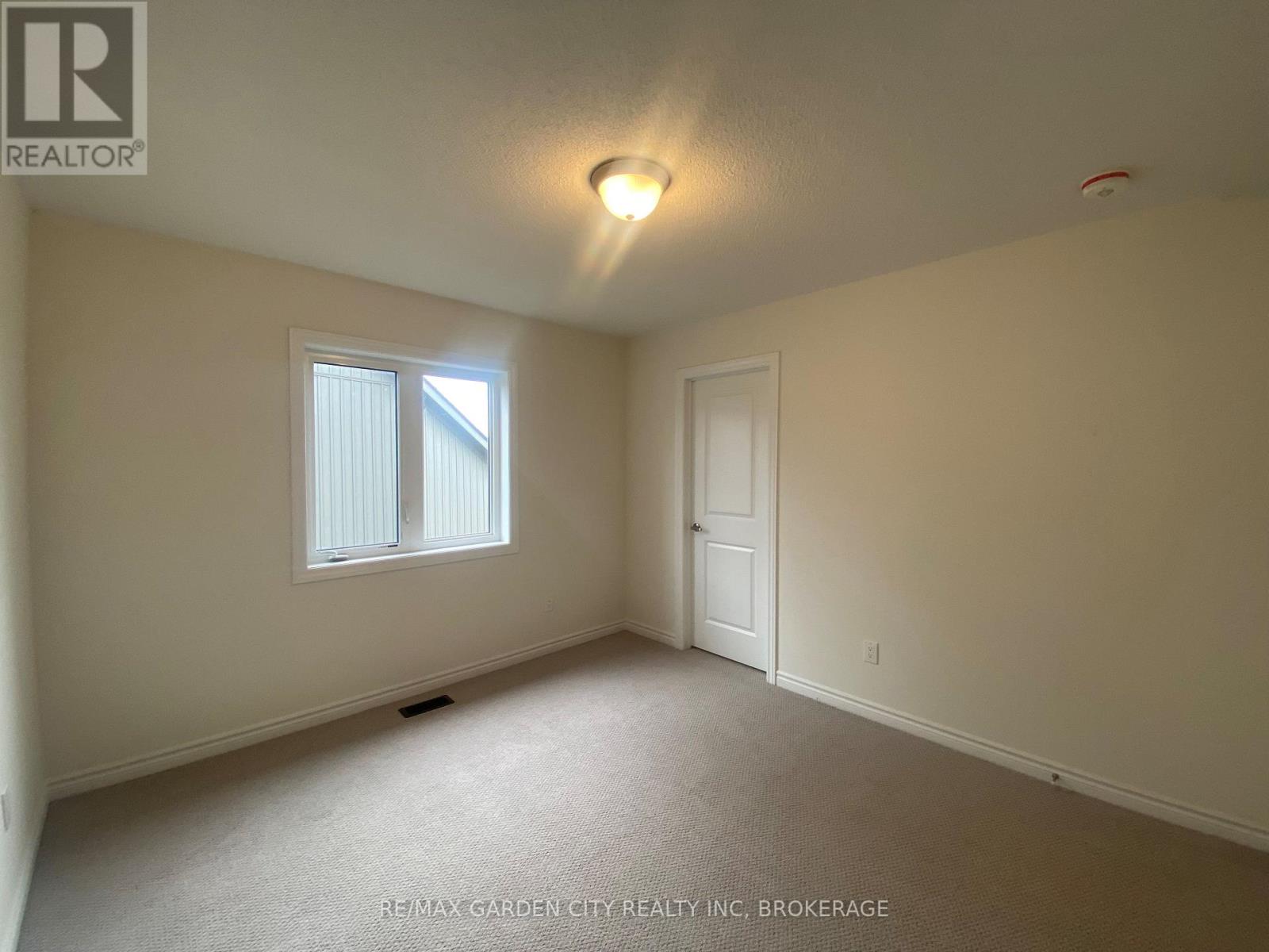 74 ORIOLE CRESCENT - 34