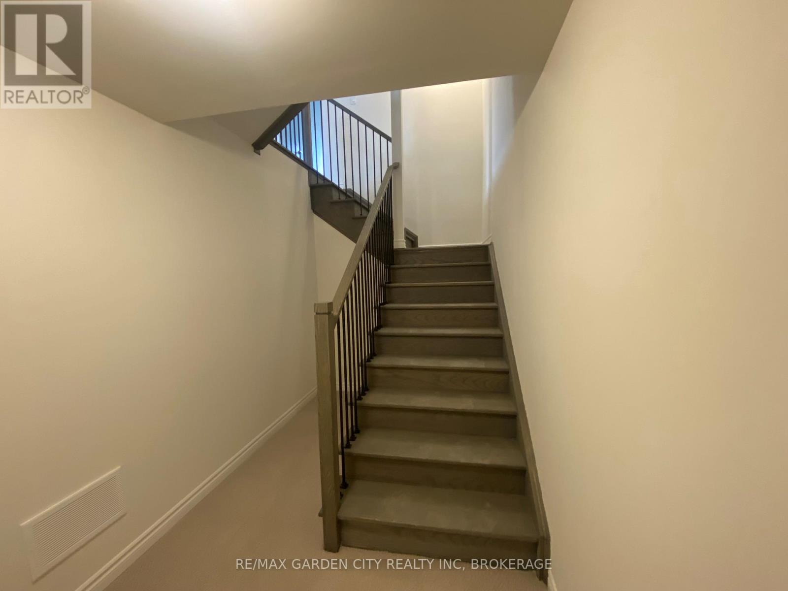 74 ORIOLE CRESCENT - 36