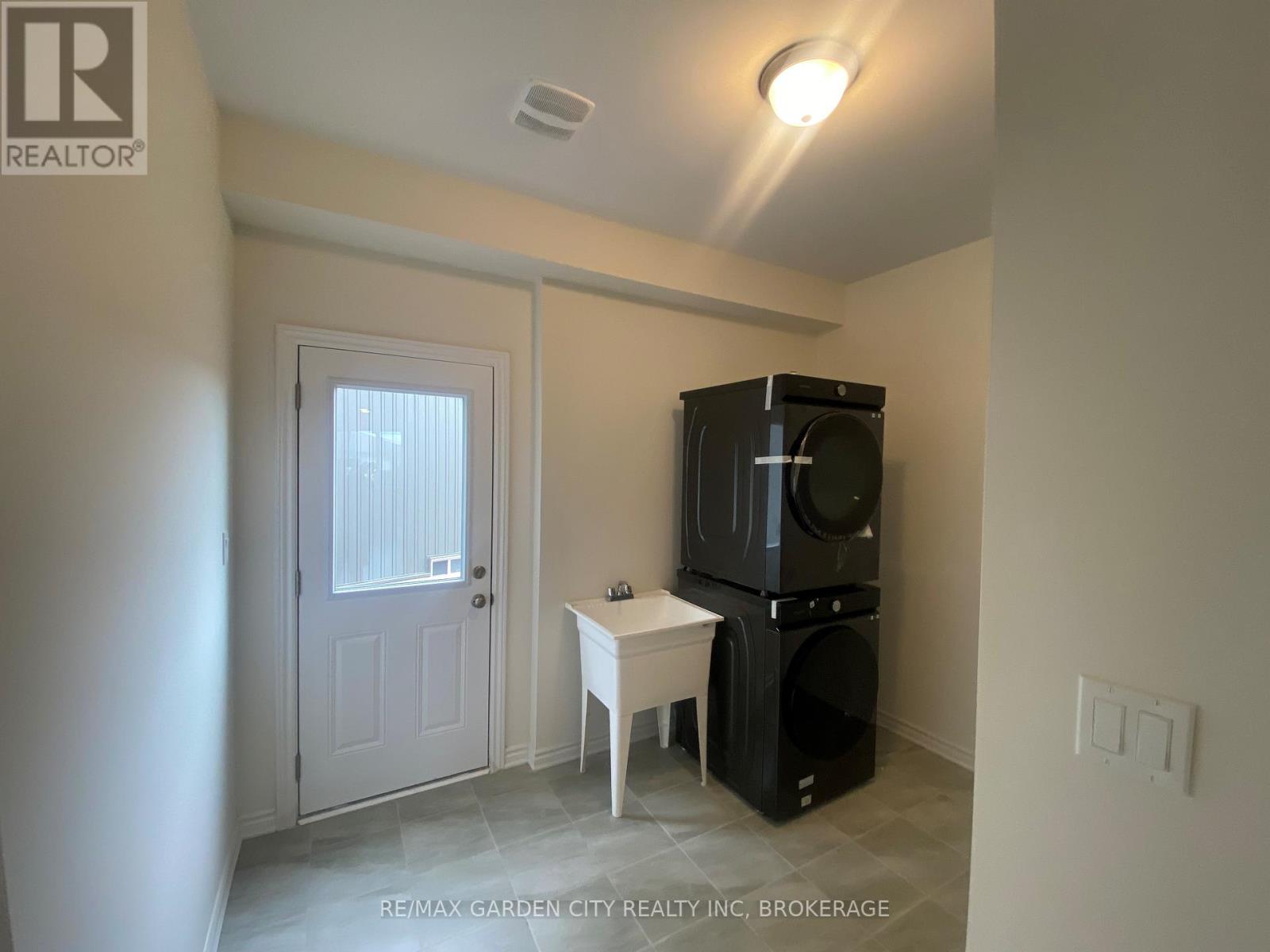 74 ORIOLE CRESCENT - 37