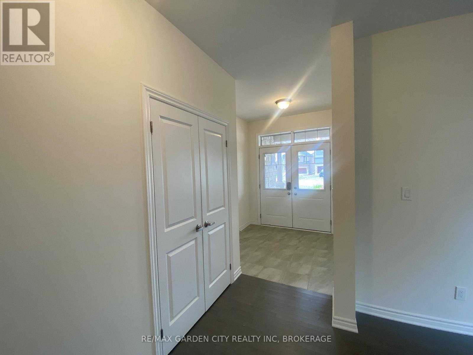 74 ORIOLE CRESCENT - 4
