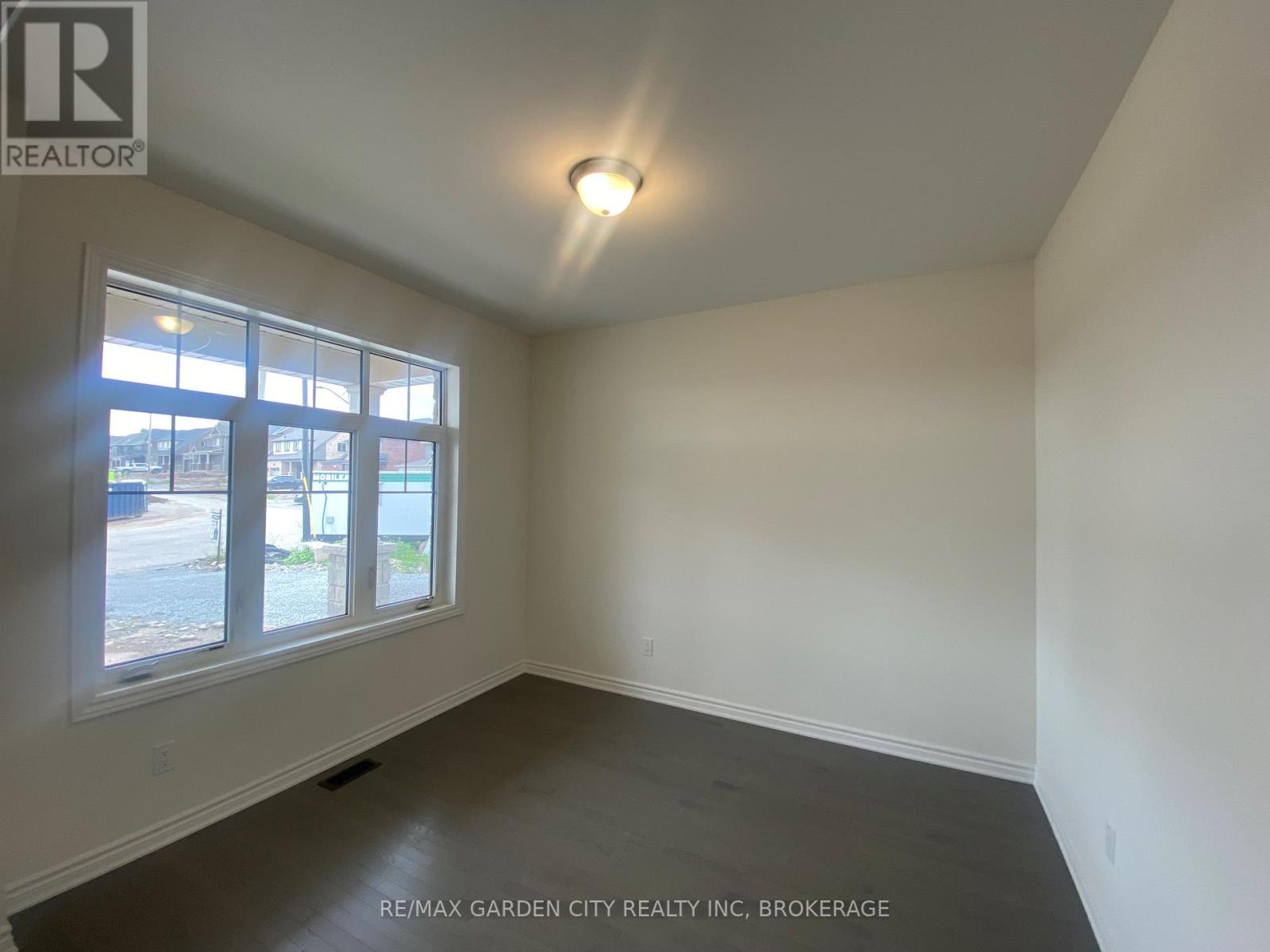 74 ORIOLE CRESCENT - 5