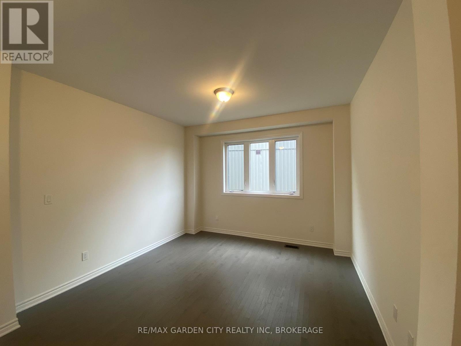 74 ORIOLE CRESCENT - 7