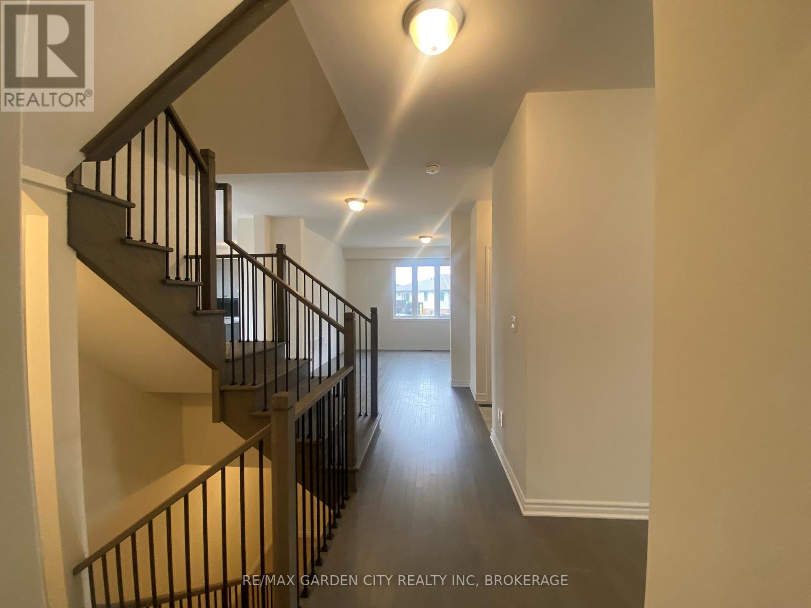 74 ORIOLE CRESCENT - 9