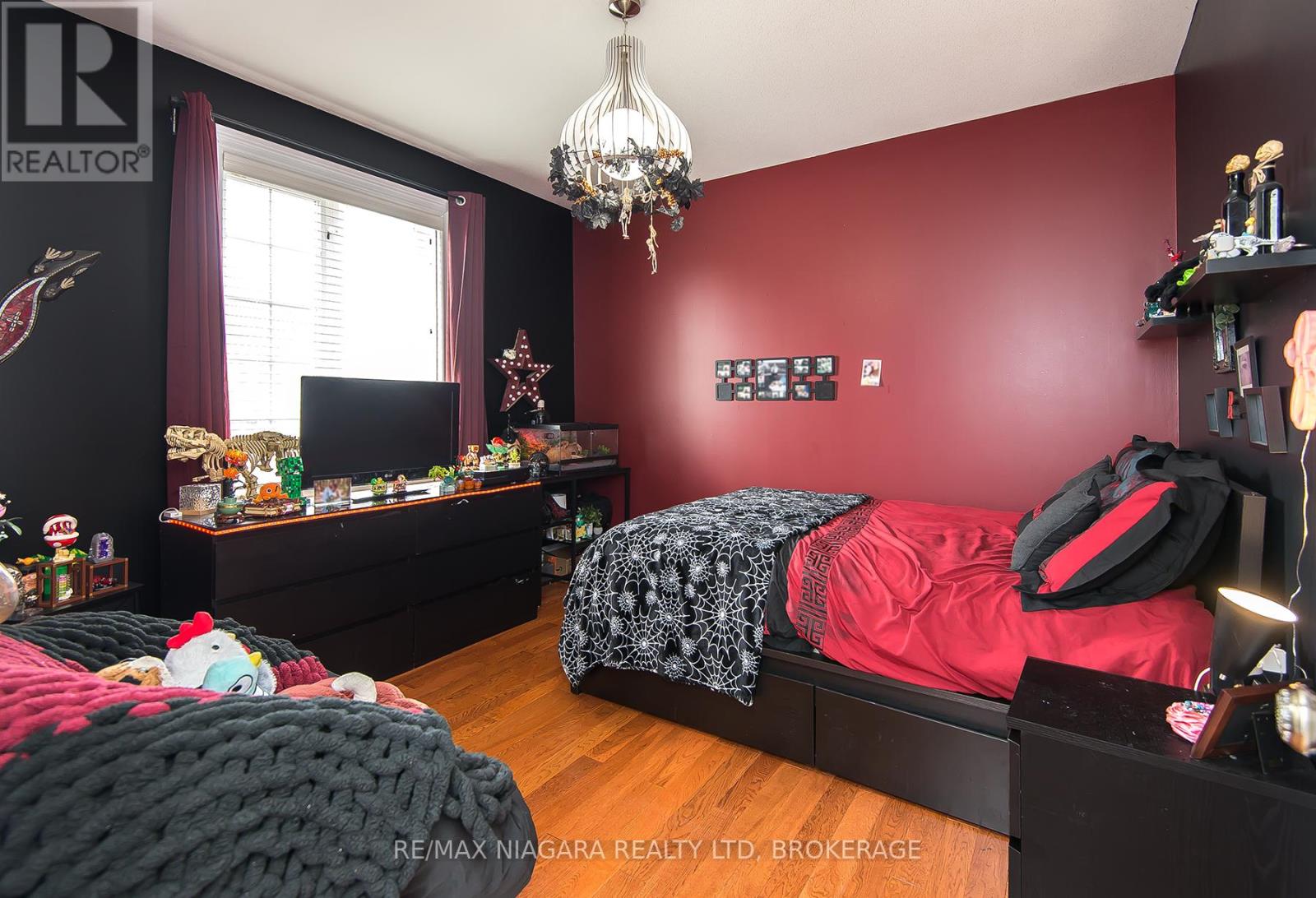 5199 SHERKSTON ROAD — photo 29