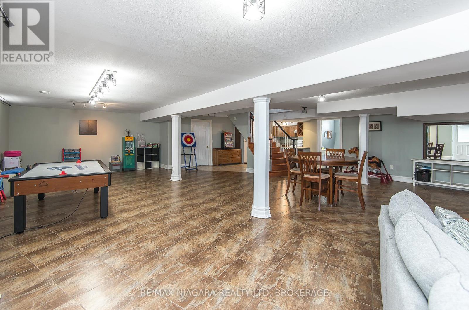 5199 SHERKSTON ROAD — photo 37